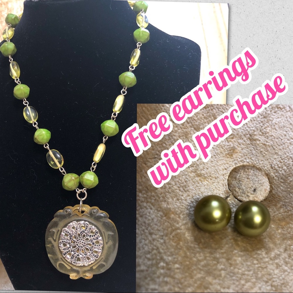 Vintage green necklace and free pair of earrings